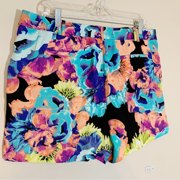 Worthington (size 14) Bright Floral Shorts with pockets - Picture 3 of 9